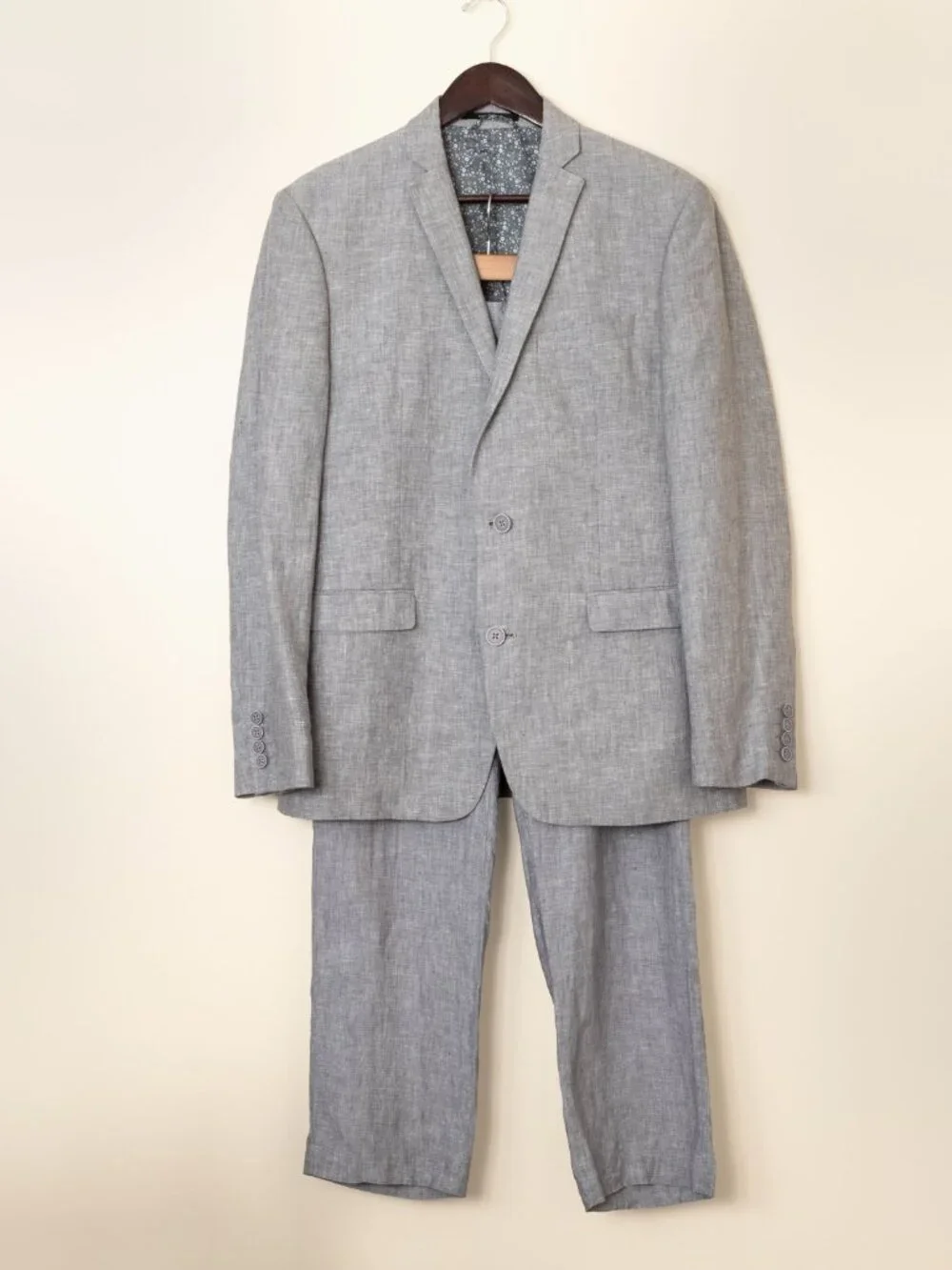 Men's Bar III Slim Fit Gray 100% Linen 2-Piece Suit Size 40R Floral Lining